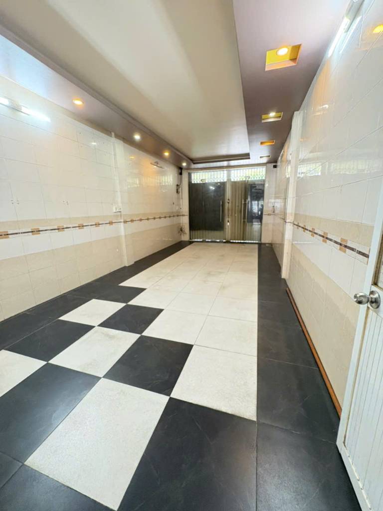 Cho thuê nhà nguyên căn 2 mặt tiền trước sau 337 Minh Phụng, Phường 2, Quận 11, giá rẻ