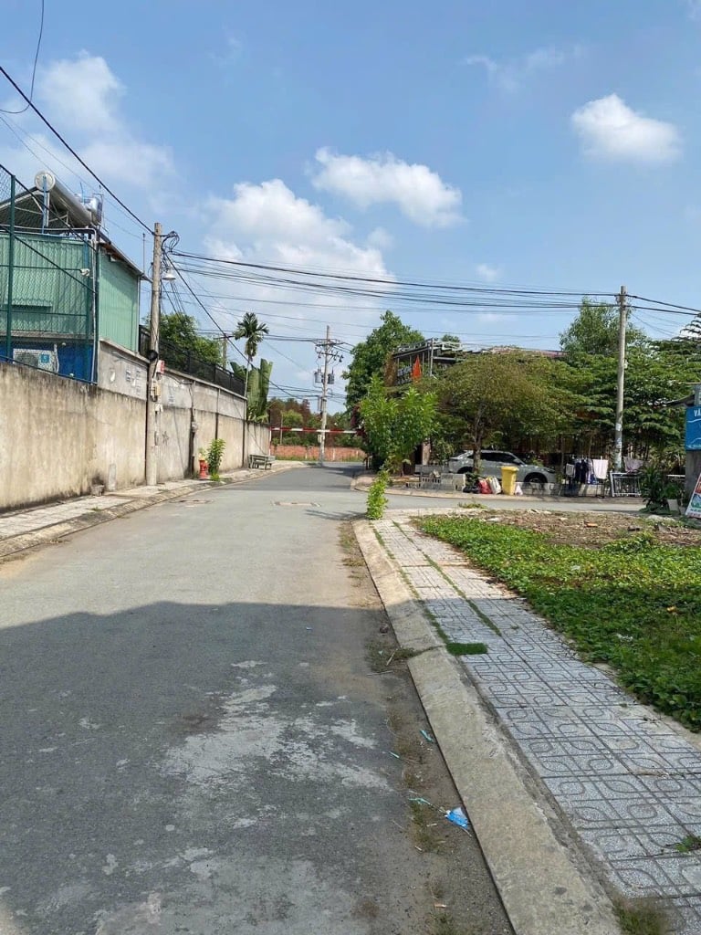 Bán đất nền đẹp đường Nguyễn Duy Trinh, Chủ gấp bán giá 3,7 tỷ hỗ trợ vay