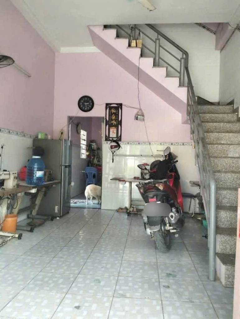 Nhà hẻm ấp Bình Tiền, Đức Hòa Hạ dt 110m2 1 lầu 2pn 2wc giá 1,8 tỷ