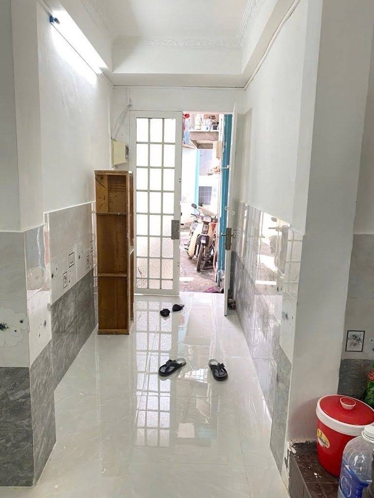 Nhà 2 tầng, 23m2, phường 5, ngay đại học Công Nghiệp, Chợ Gò Vấp, chỉ 2.3 tỷ
