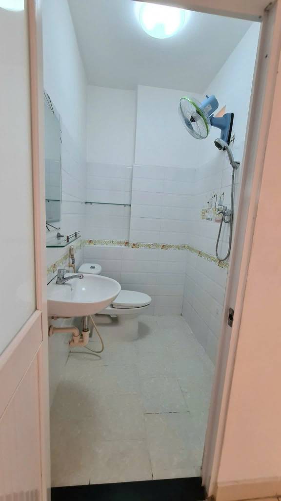 Bán nhà 63 m²  (4,2x15m) Phường 5, Bình Thạnh, cách mặt tiền 5m, hẻm xe hơi tận cửa, sẵn kết cấu ở ngay. Gía 7 tỷ 5