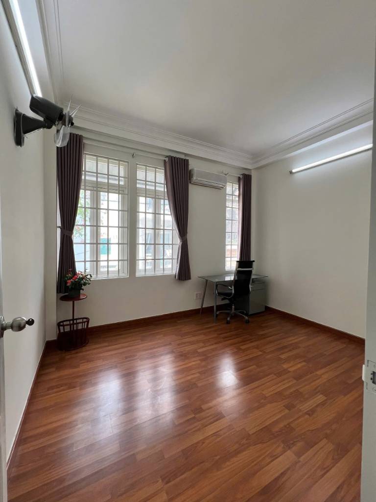 Bán Nhà 1 Trệt 2 Lầu Hẻm Xe Hơi Bạch Đằng, 4x15m, Giá 9.9 Tỷ
