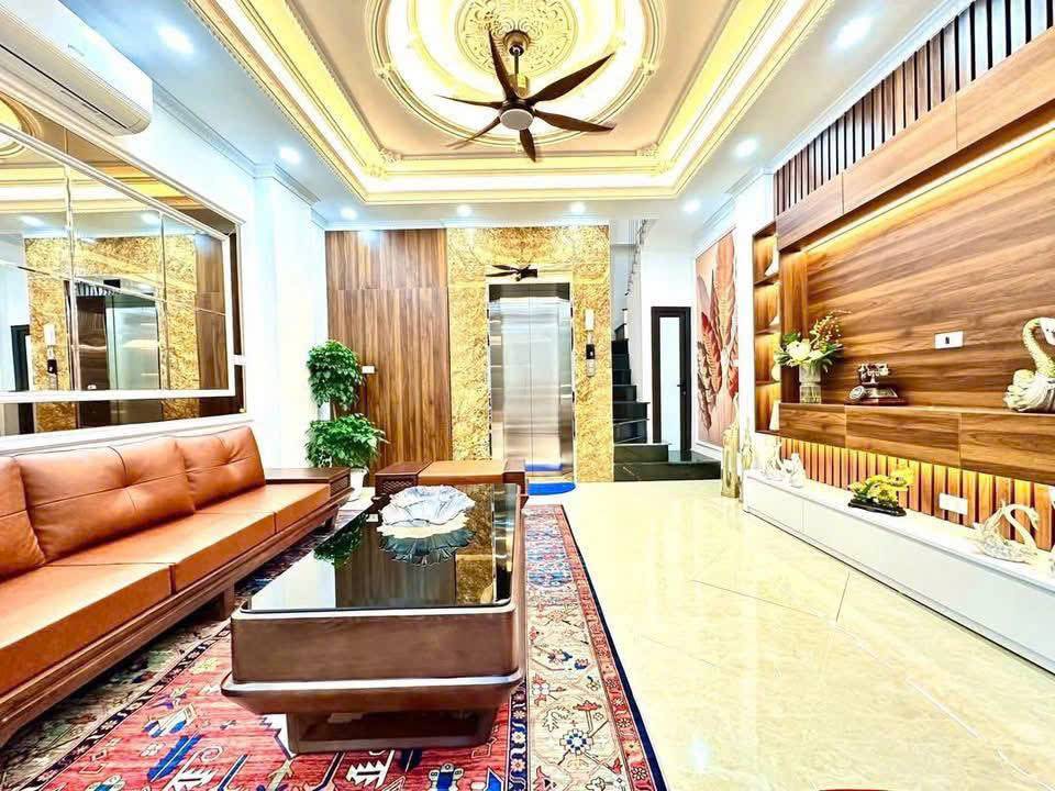 Bán nhà phố Hoàng Quốc Việt, Cầu Giấy, 85m2 x 6 tầng x 65,8 tỷ, Vỉa hè đá bóng, kinh doanh đa dạng