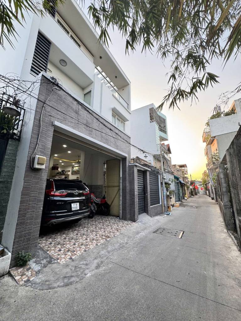 Bán nhà Linh Đông, Thủ Đức, Phạm Văn Đồng, 3 tầng, 4 phòng ngủ, giá chỉ 12,2 tỷ