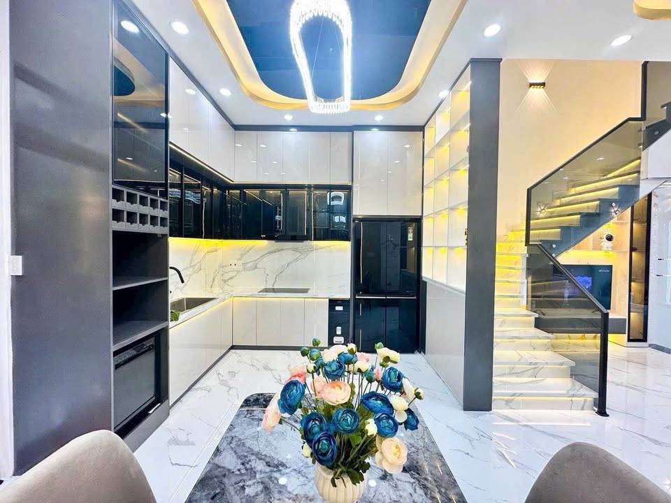 Bán nhà mặt tiền Bà Triệu, 75m² (ngang 5m), giá chỉ 2 tỷ 450 triệu – Vị trí đẹp, sổ riêng