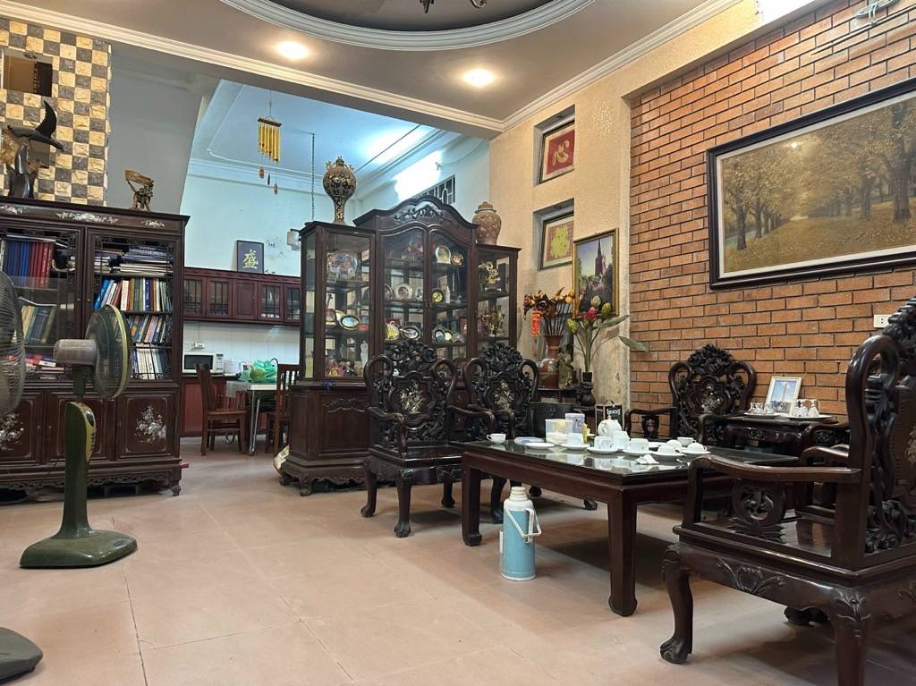 Bán nhà Chùa Láng, trung tâm Đống Đa, ô tô vào nhà, view trường học thoáng vĩnh viễn, 50m², chỉ 15.3 tỷ