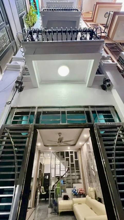 Bán nhà Minh Khai 42m², 5PN, lô góc, full nội thất, ngõ nông gần phố, ở luôn