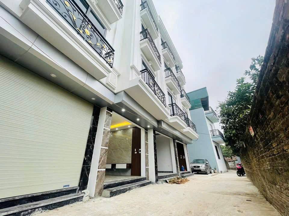 Nhà trung tâm Đan Phương, TT Phùng 40M2, 4 Tầng, 4 ngủ, 3wc, ngõ ô tô đỗ giá 3.95 tỷ