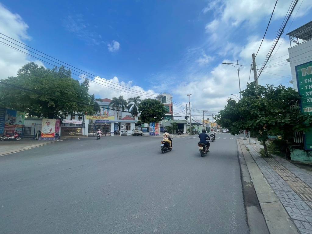 Bán biệt thự Đặng Thúc Vịnh, Thới Tam Thôn, Hóc Môn, 4 tầng, 117m2, full gỗ lim, giá 8,8 tỷ