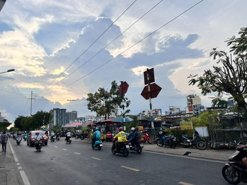 Bán nhà Trần Xuân Soạn (xe hơi đậu cửa), 3,5x11m, 1 lầu, nhà 2 mặt hẻm, sổ hồng, 4,5 tỷ