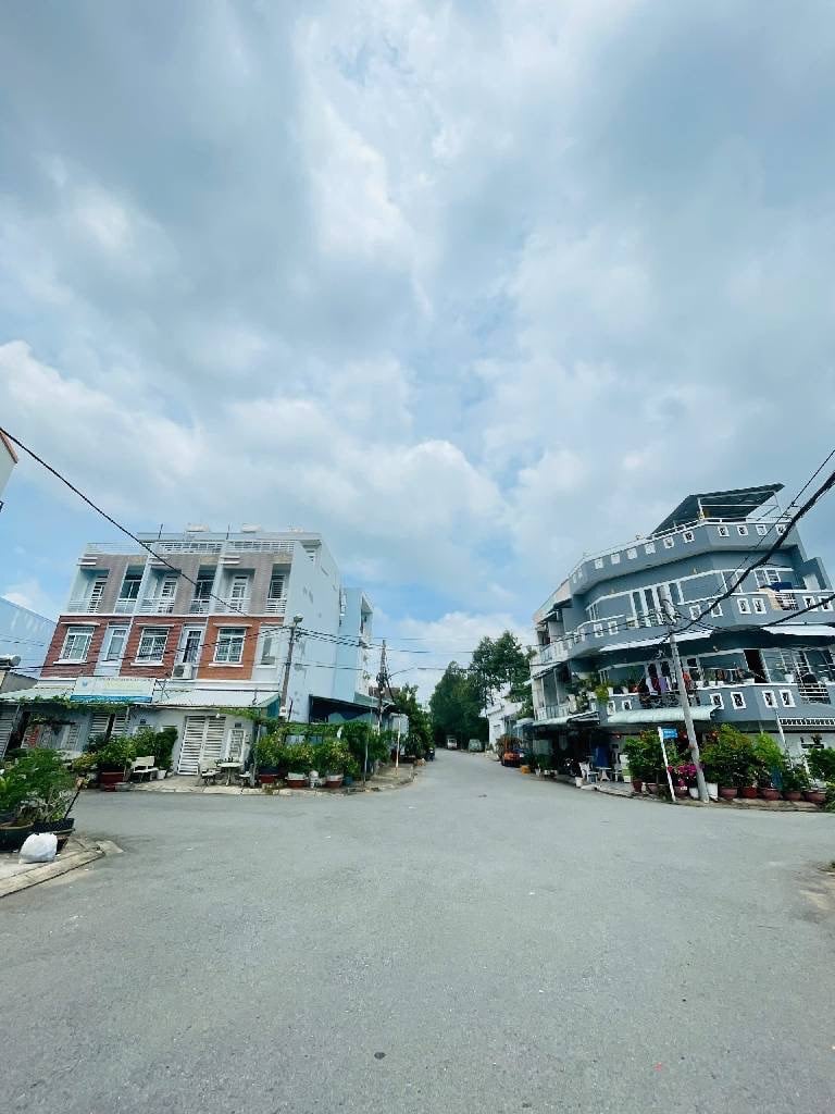 Bán nhà Nguyễn Bình, Nhơn Đức, Nhà Bè, 90m2, 4 phòng ngủ, đường 16m, giá 5,3 tỷ