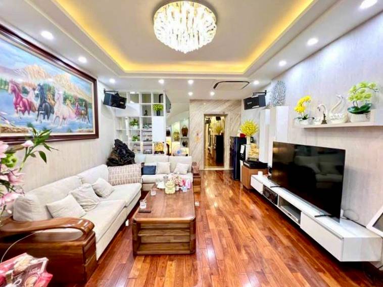 Cực hiếm! Bán nhà phân lô Đền Lừ, gara ô tô, ngõ thông, nội thất xịn, dân trí cao, giá tốt
