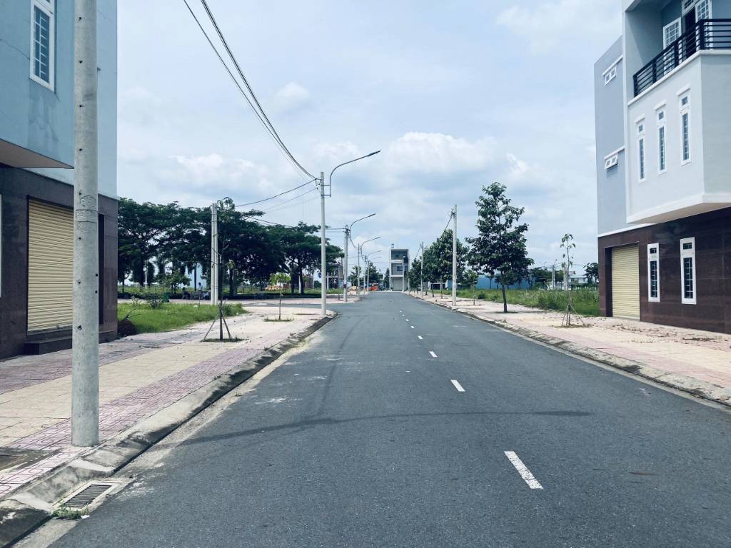 Bán nhanh lô đất nền Tấn Đức Central Park, diện tích 160m2, mặt tiền 8,6m, giá 3 tỷ