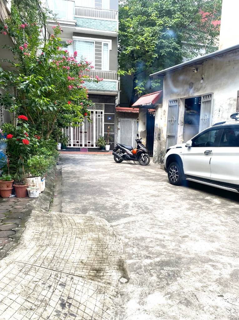 Bán đất 62m² Ngô Gia Tự, Long Biên – mặt tiền 5m, vị trí đẹp, giá 8.4 tỷ đầu tư sinh lời