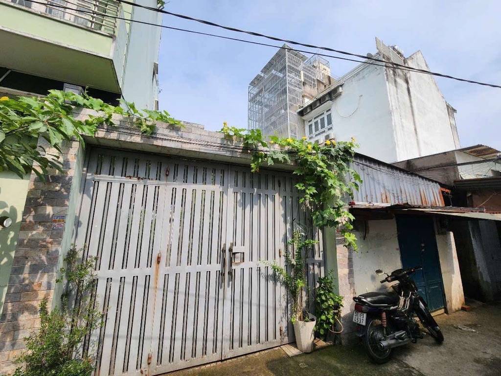 Bán nhà Trần Xuân Soạn 52m2, xe hơi gần cửa, tiện xây mới, sổ hồng