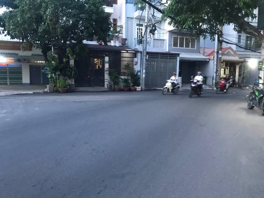 Bán tòa nhà mặt tiền Trần Tấn, 220m2, 5.5x40m, 4 tầng 32 phòng, dòng tiền ổn định