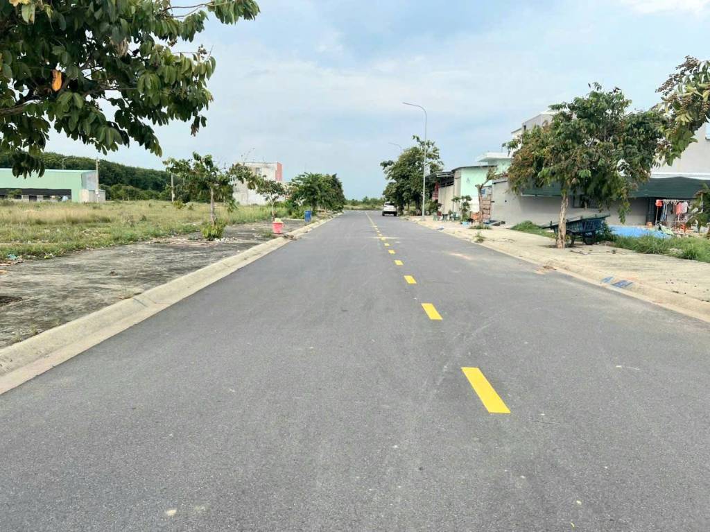 Bán nhanh lô đất 150m2, Tân Bình, Huyện Bắc Tân Uyên, đường 8m sổ hồng riêng, giá 1.29 tỷ