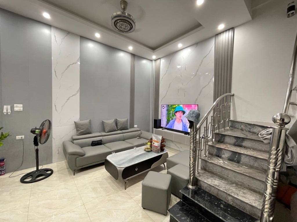 Cực hiếm - bán nhà Hoàng Như Tiếp, Long Biên, 50m² x 3 tầng, 3 ngủ, giá chỉ 8 tỷ, sổ đỏ, ở ngay