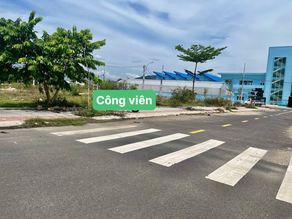 Bán lô đất Lu Cấm, đối diện công viên TĐC Ngọc Hiệp, Tây Nha Trang, 97m2 đường rộng 10m. giá bán 3,95 tỷ