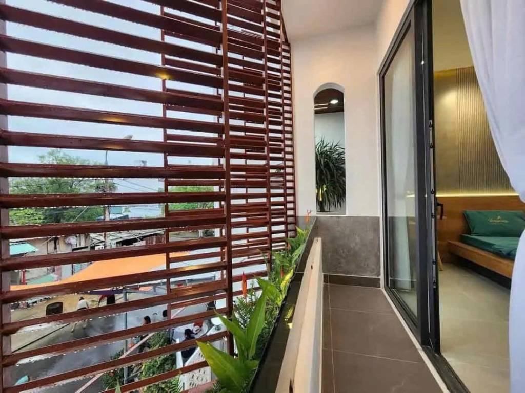 Chính chủ bán nhà phố 3 tầng 74m², mặt tiền Hoàng Anh, P.4 Tân An, sổ hồng riêng, giá chỉ 2.4 tỷ