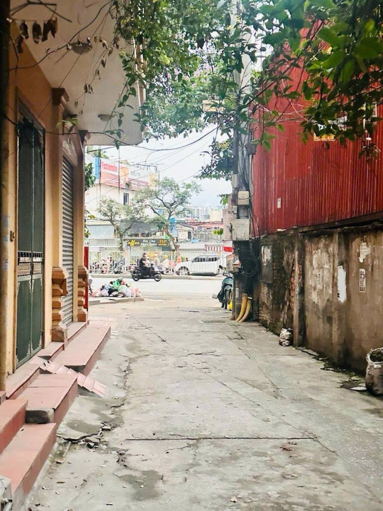 Bán nhà Hoàng Mai, gần phố Giải Phóng, ngõ ba gác, 4 tầng dân xây, cách ô tô 20m, giá 5 tỷ