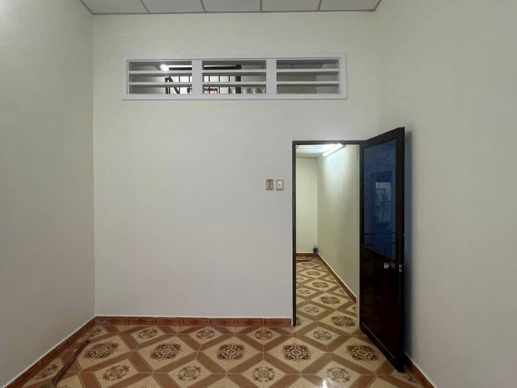 Nhà 1 trệt, 1 lửng, 1 lầu trong hẻm đường 475, phường Phước Long B