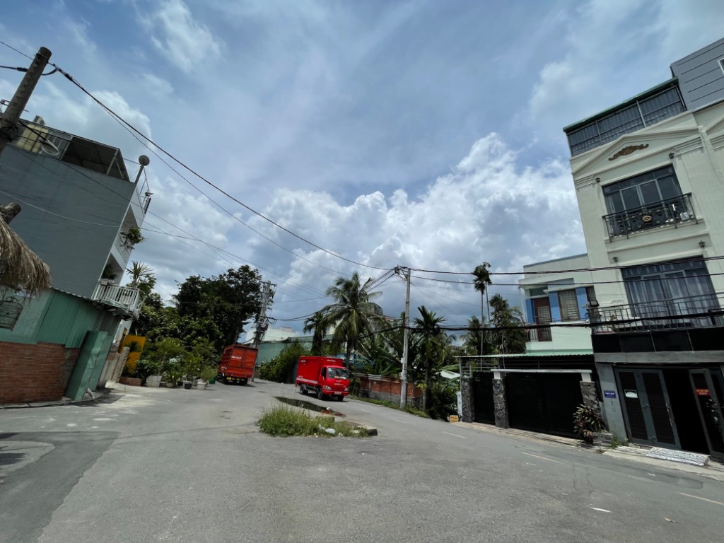 Bán gấp lô đất vị trí đẹp đầu đường Linh Đông, Thủ Đức, diện tích 90m2 (5 x 18) giá 5,1 tỷ