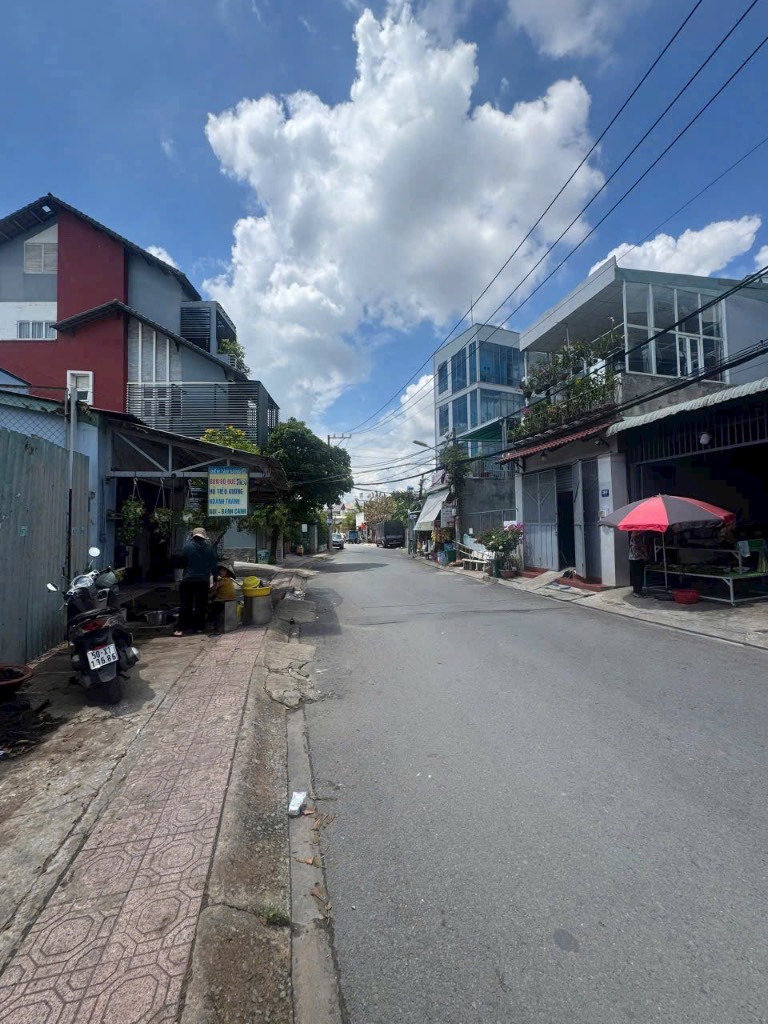 Bán nhanh lô đất rộng để xây Building đường 102 Lã Xuân Oai, Thủ Đức, 270m2 (7 x 42), giá 14 tỷ