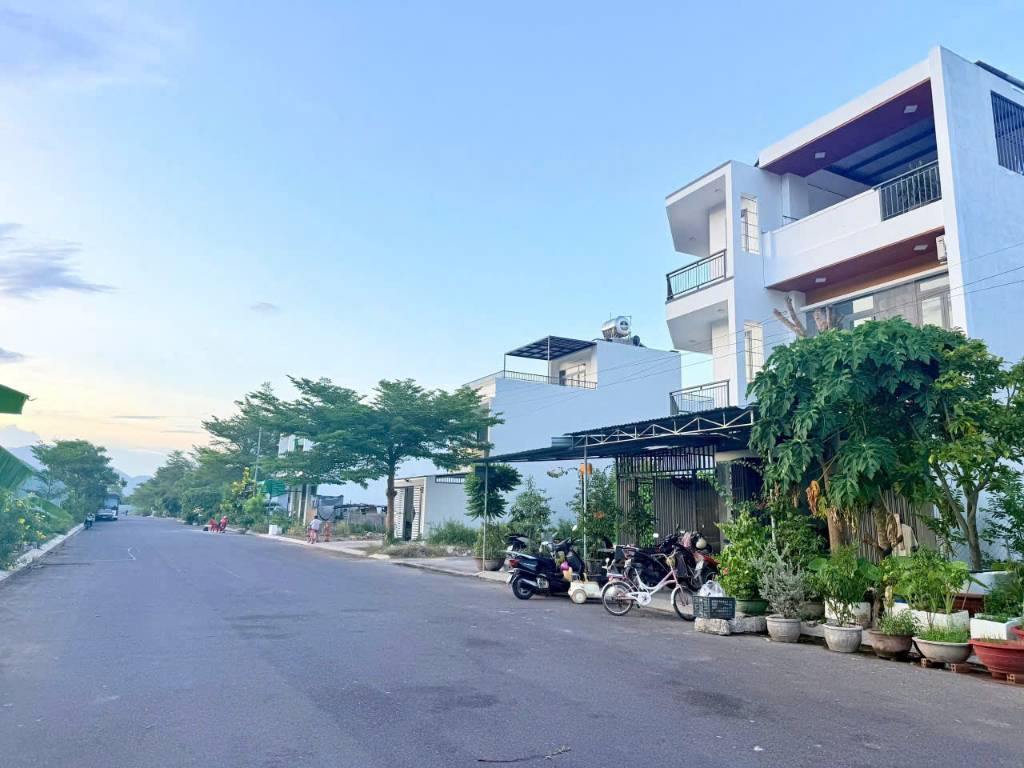 Bán đất tái định cư Mỹ Gia, Nam Nha Trang, 106m² (ngang 5m), đường 18m, giá chỉ 55tr/m²