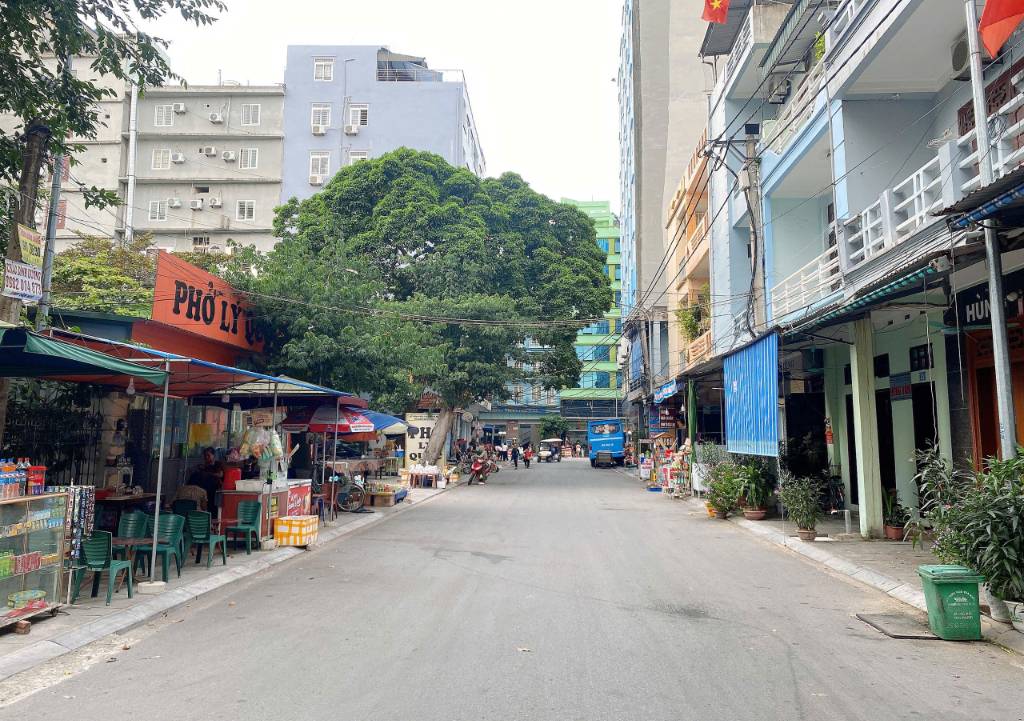 Bán lô đất đẹp kề đường Bà Triệu, cách biển Sầm Sơn 240m, gần Sun Group & FLC, sổ đỏ trao tay