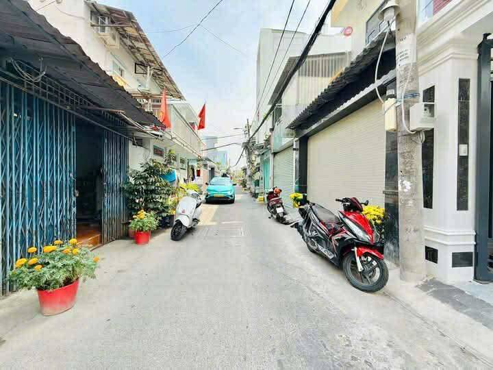 Nhà đẹp 5 tầng 44m², 4PN, hẻm ôtô thông, gần Công viên Làng Hoa, giá 7.4 tỷ