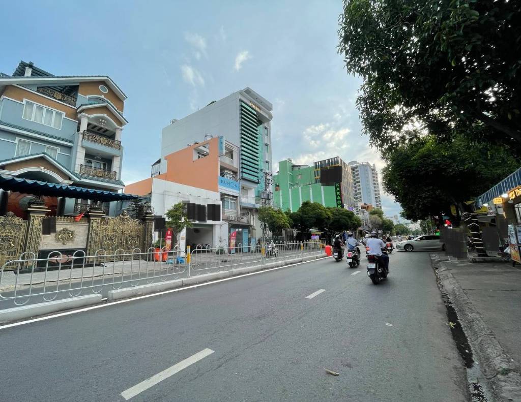 Bán nhà Mặt Tiền KD 100m2, Đường Nguyễn Sơn, Quận Tân Phú