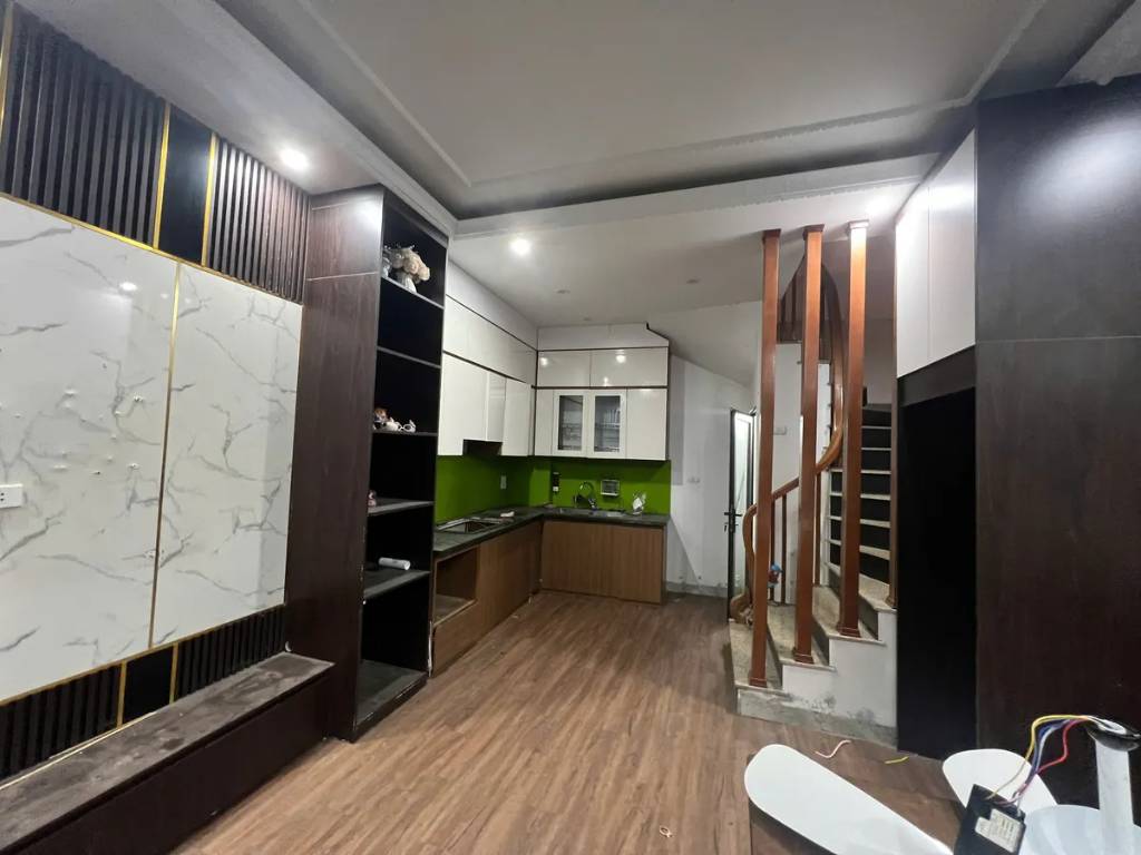 Bán nhà chợ Tứ Hiệp, Thanh Trì,  42m2 x 5 tầng, mặt tiền 4m, giá 7.4 tỷ
