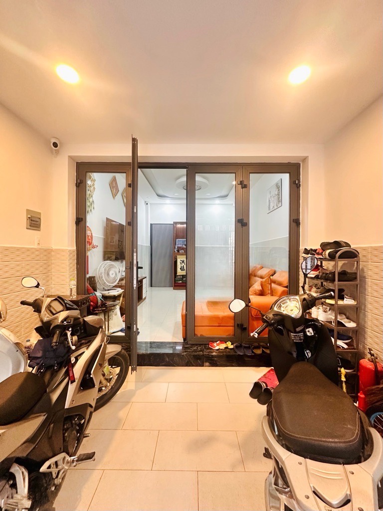 Bán nhà HXH Huỳnh Văn Bánh, 50m², ô tô vào nhà, sổ riêng chuẩn pháp lý-  giá 10 tỷ