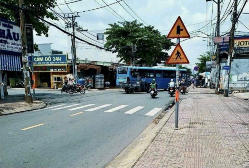 Bán nhà Bình Long giáp Tân Phú, 35m², sổ riêng, khu dân cư an ninh, giá chỉ 2.65 tỷ