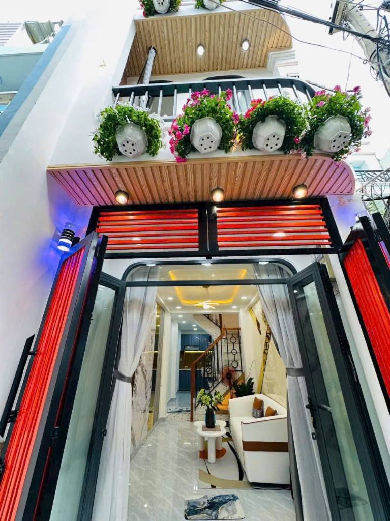 Bán nhà ngay mặt tiền quốc lộ 1A, Tân An, 73m2, 3pn, full nội thất, giá 2,43 tỷ