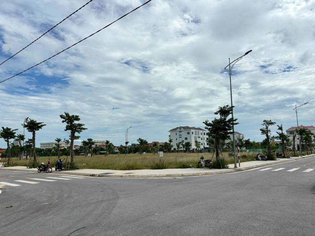 CHO THUÊ ĐẤT 2 MẶT TIỀN CHÍNH CHỦ DÀI HẠN 220m2