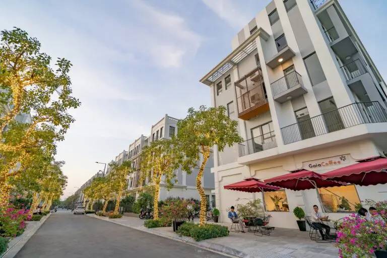 Bán liền kề NC1 Cầu Bươu, Thanh Trì, diện tích 81m2, 160 triệu/m², nhìn sang khu biệt thự
