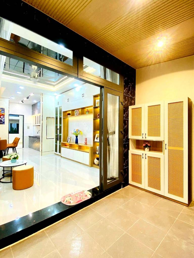 Nhà đẹp gần CV Làng Hoa, 3 phòng ngủ full nội thất, 66m², giá 6.25 tỷ