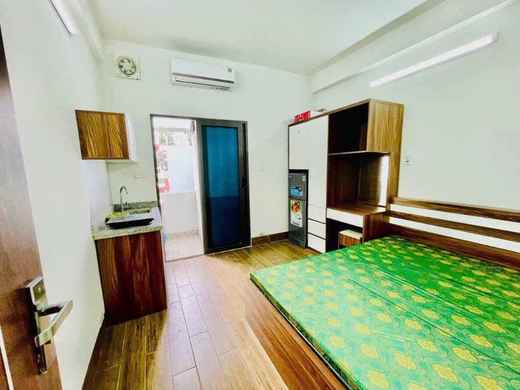 Cho thuê căn hộ studio Hào Nam, Ô Chợ Dừa, Đống Đa, 28m², full nội thất, tòa nhà có thang máy, giá 5.2 triệu/tháng