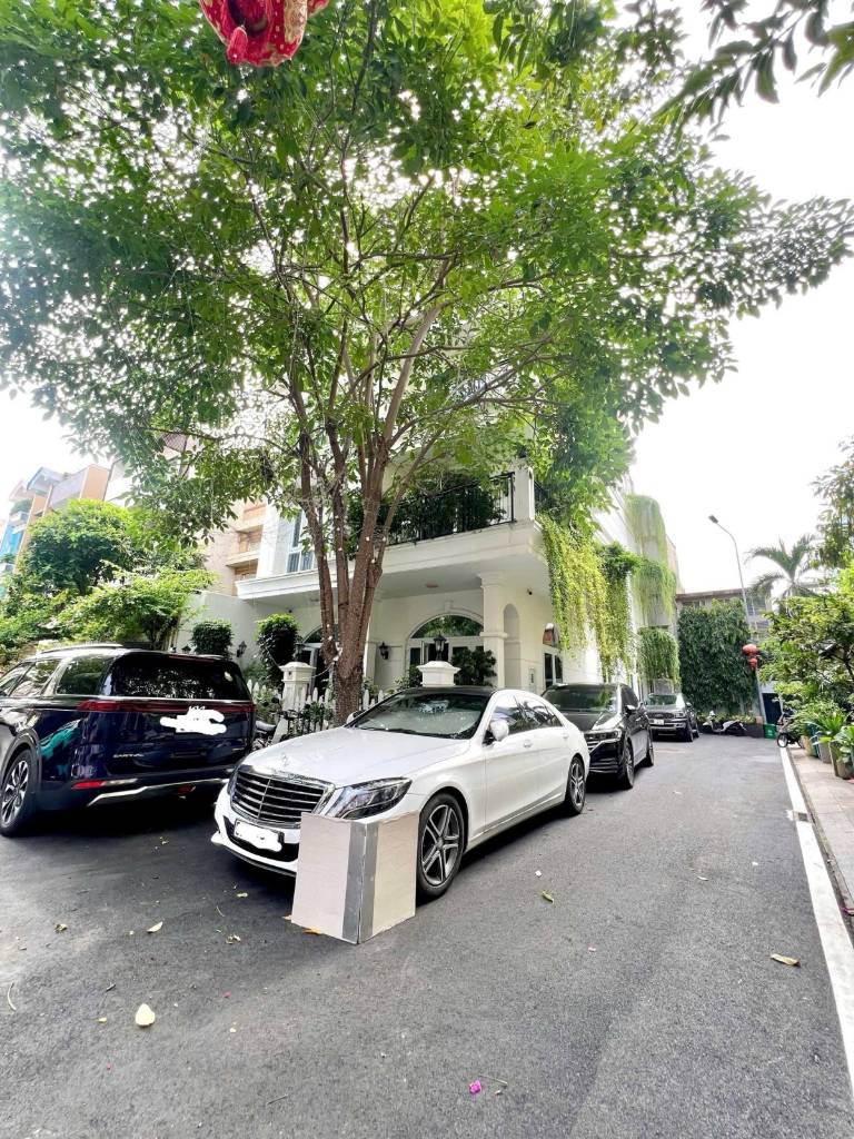 Villa 2 mặt tiền Nguyễn Trọng Tuyển, 175m², 6PN, thang máy, khu compound đẳng cấp – 68 tỷ