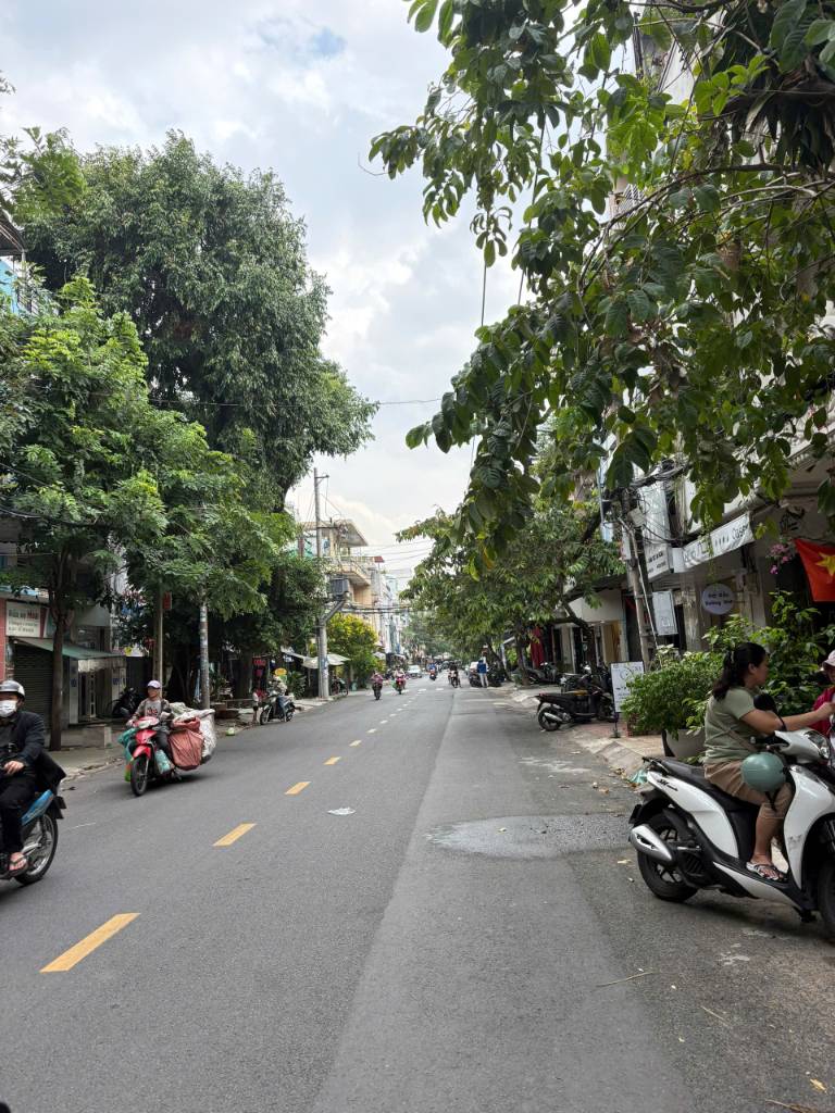 Bán nhà 3 tầng Cư xá Bình Thới, Quận 11, giá tốt chỉ 15.5 tỷ