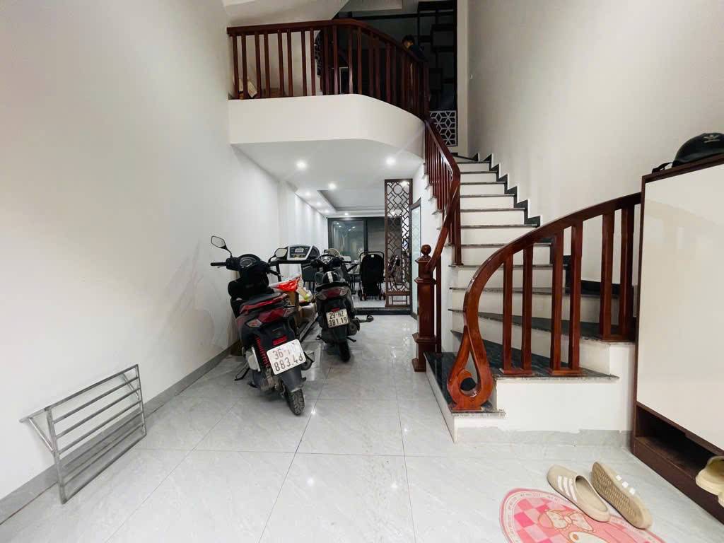 Bán nhà Đại Từ 40m2 x 5 tầng, nhà siêu đẹp ở ngay, ba bước chân ra ngõ oto, giá 8,6 tỷ