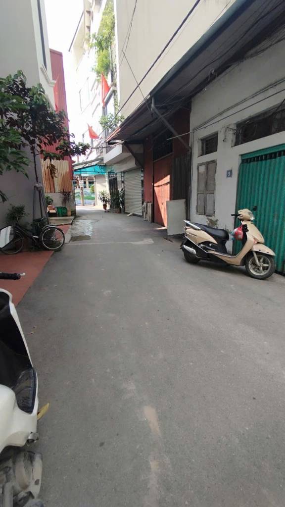 BÁN NHÀ TRẠM TRÔI-SỔ A4-150M RA QUỐC LỘ 32-15M RA Ô TÔ TRÁNH NHAU-38M-3.95 TỶ