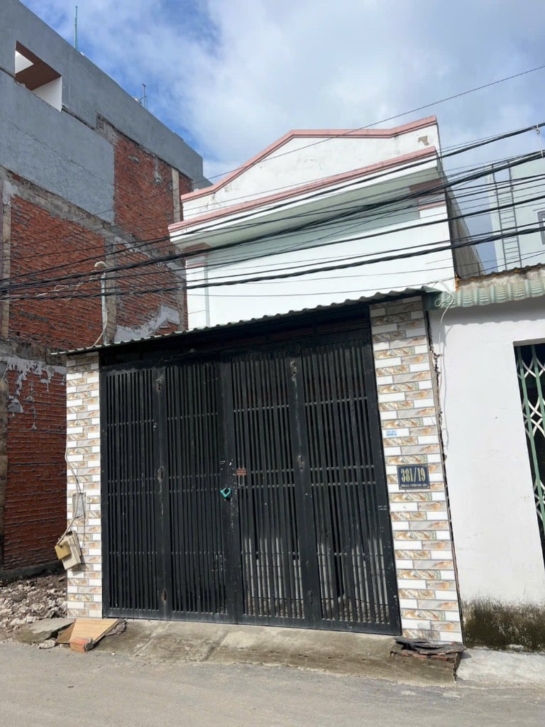 Cho thuê nhà nguyên căn hẻm 381 Lò Lu, phường Trường Thạnh, Q9, 2pn, 61m2, giá chỉ 6.5 triệu/tháng