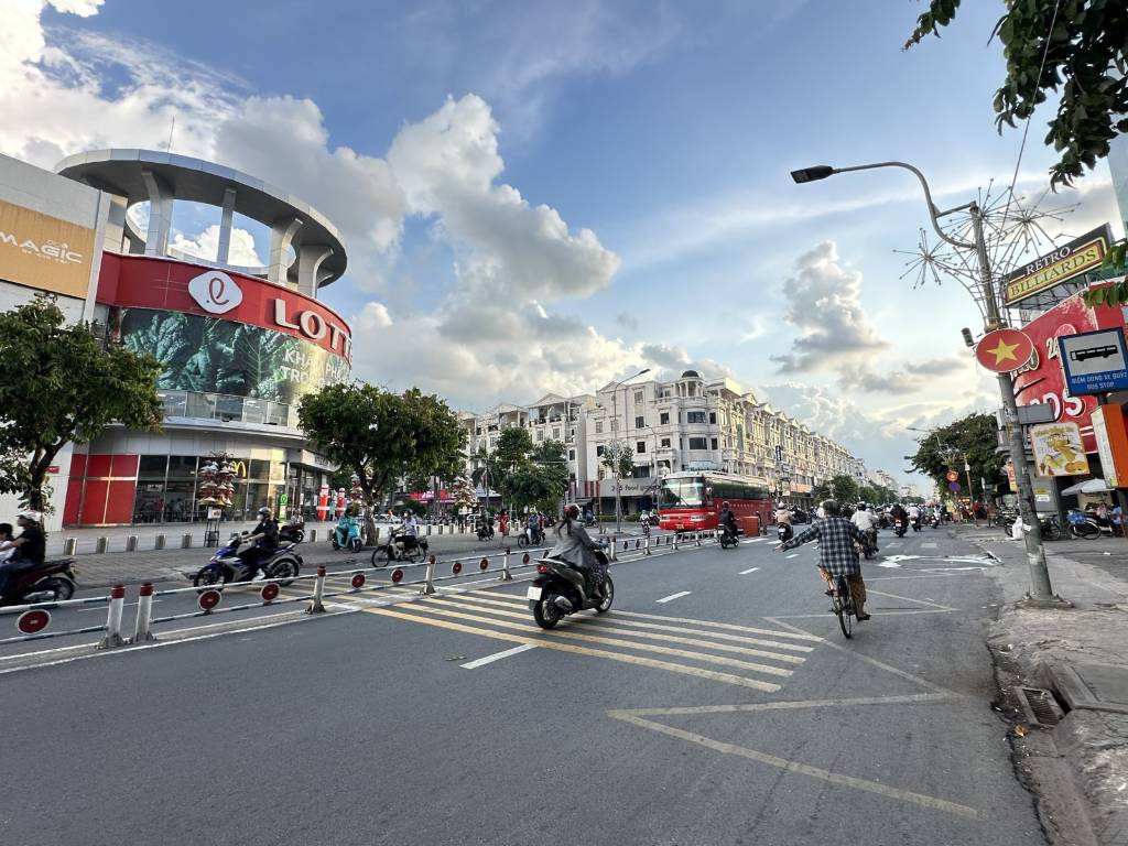 CHDV 180m2 27 PHÒNG - DOANH THU 2 TỶ/NĂM (7%/NĂM) - ĐỐI DIỆN LOTTE MART