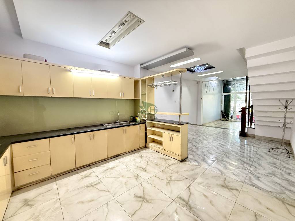 Cho thuê nhà mặt tiền Âu Cơ, Nha Trang, Khánh Hòa, 5 phòng ngủ, giá 16 triệu