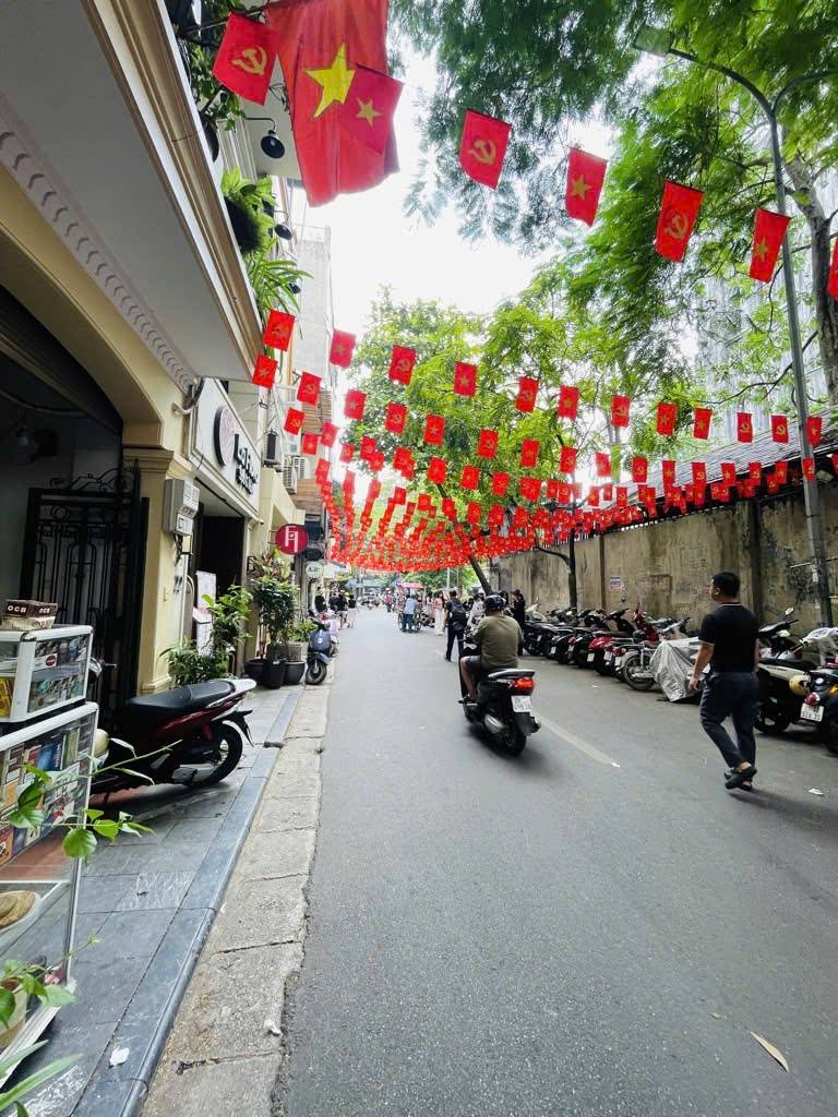Bán nhà mặt tiền  Ấu Triệu, Hoàn Kiếm, view nhà thờ lớn, kinh doanh trước sau