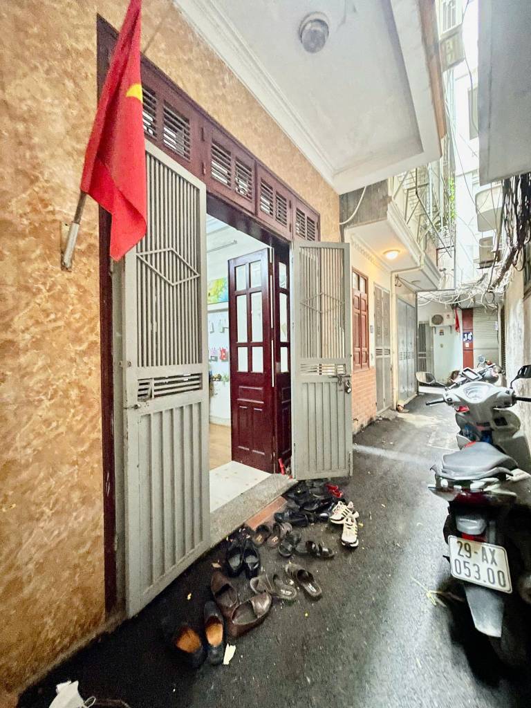 Bán nhà ngõ 32 Kim Giang, Thanh Xuân, 40m² x 4 tầng, giá 8 tỷ, sổ đỏ chính chủ