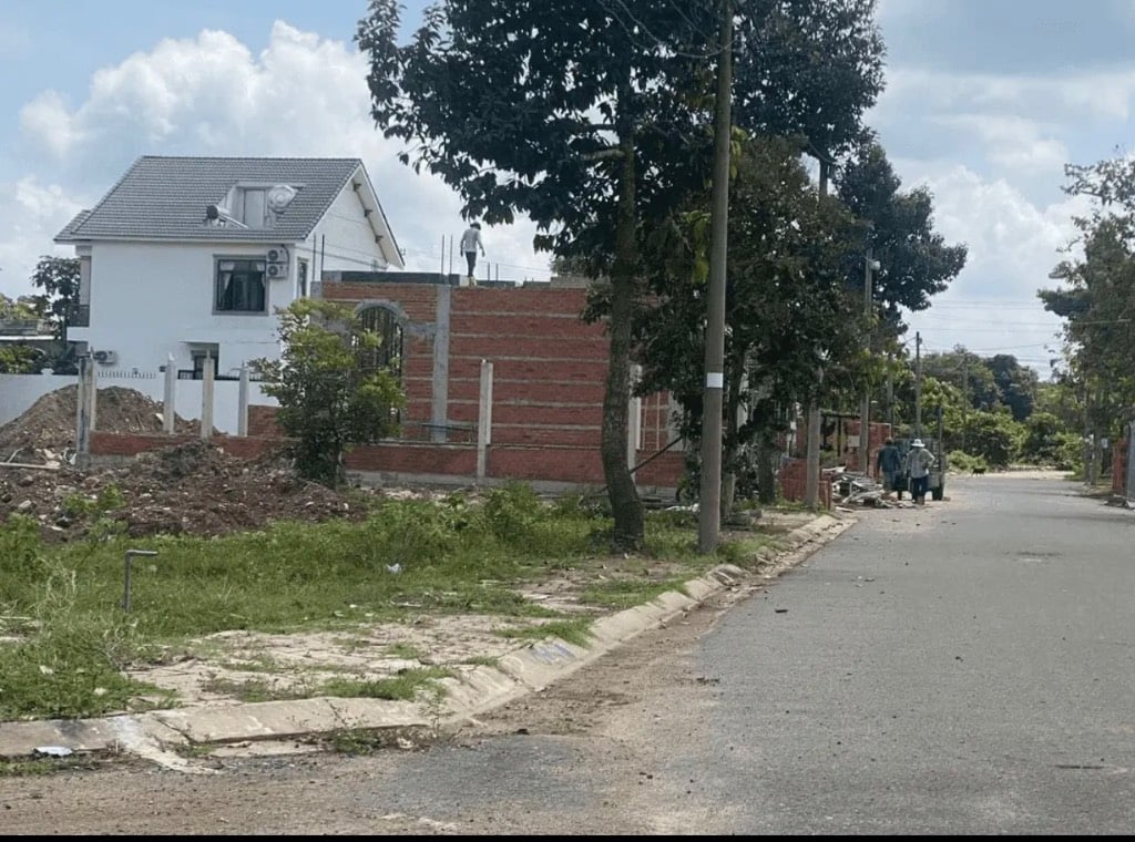 Chính chủ cần bán đất mặt tiền Nguyễn Cửu Văn, 90m², Tp. Tân An, sổ hồng riêng, giá 850 triệu
